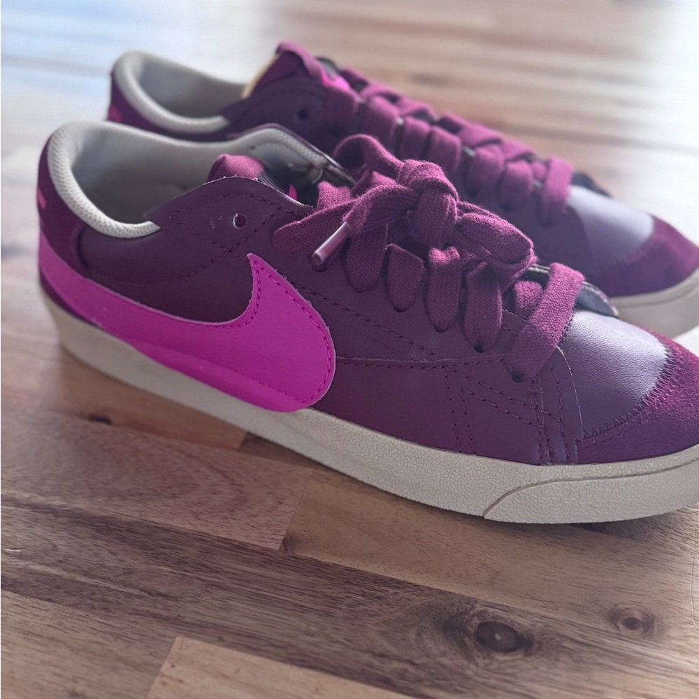 Nike Blazer low ‘77 Jumbo burgundy and Pink Sneakers Womens 12 men 10.5 EUC